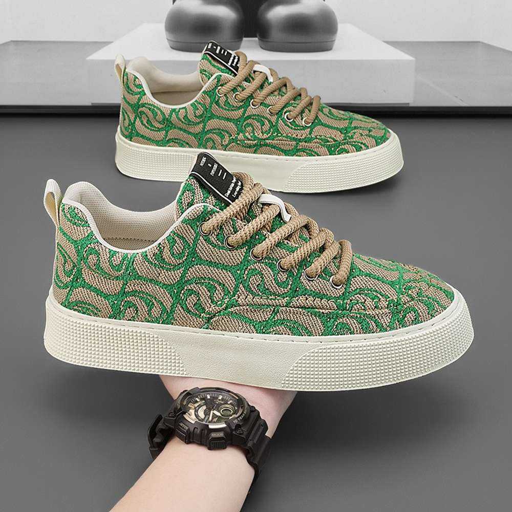 2025 casual shoes spring new soft sole explosion printed embroidery board shoes for men